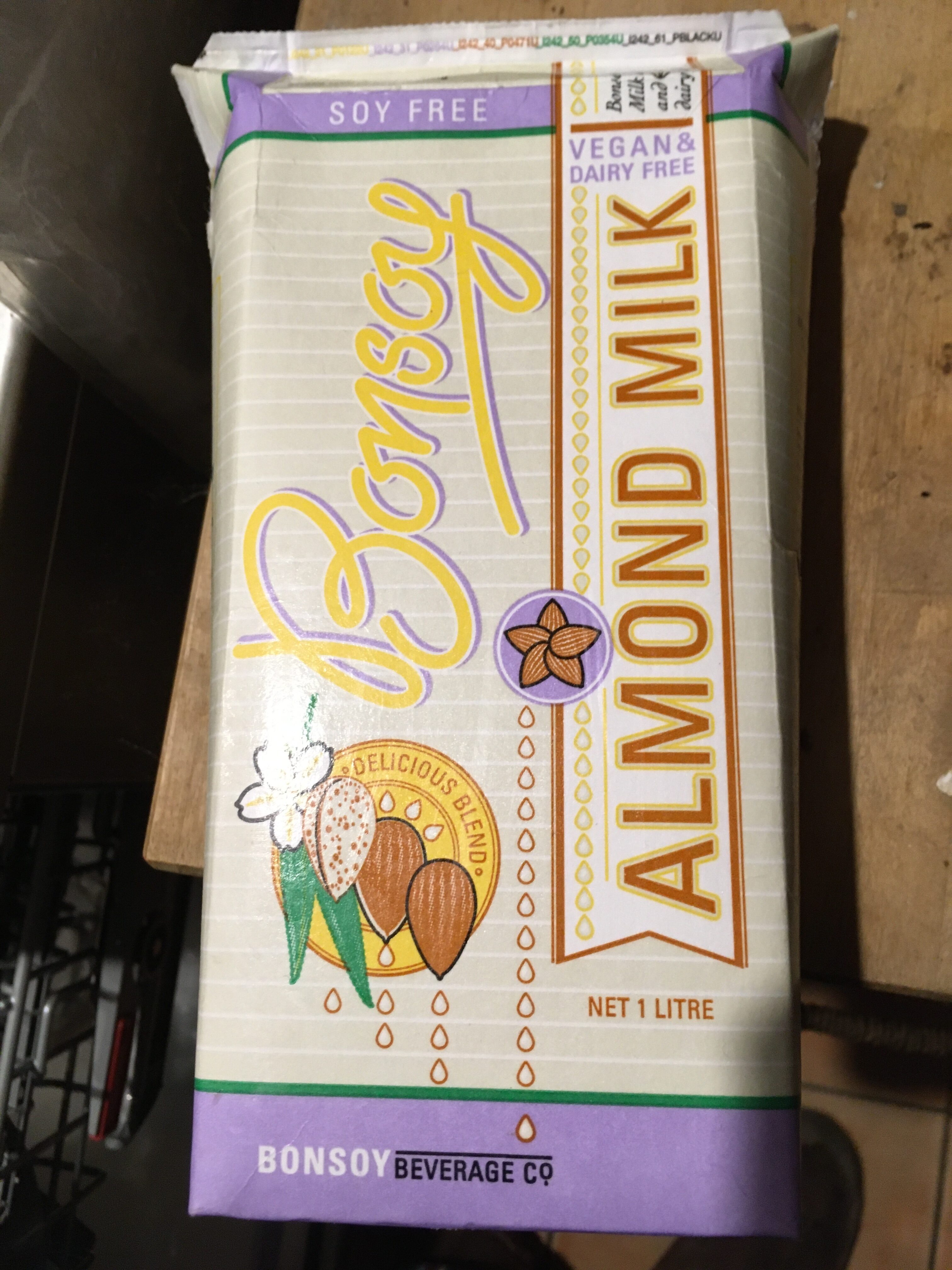 Bonsoy Almond Milk - Product - en